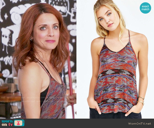 Silence + Noise Printed Lina Racerback Tank Top in Charcoal worn by Jo (Alanna Ubach) on Girlfriends Guide to Divorce