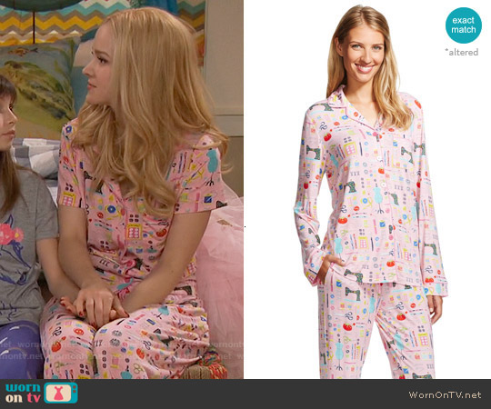 Nick & Nora Pajama Set in Pouty Pink worn by Liv Rooney (Dove Cameron) on Liv and Maddie