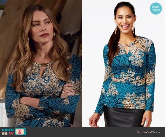 Thalia Sodi Embellished Tri-Cut Ruched Top worn by  Gloria Pritchett (Sofia Vergara) on Modern Family