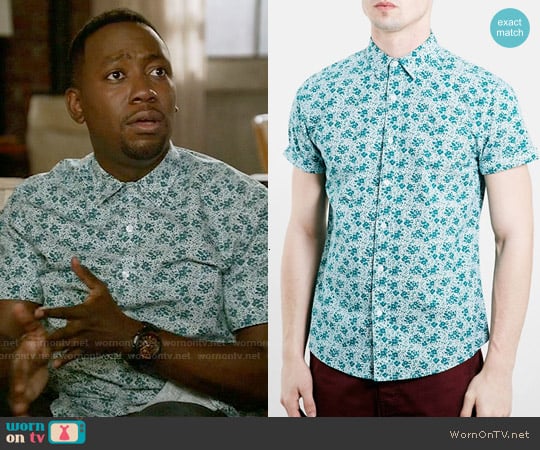 Topman Slim Fit Short Sleeve Floral Print Oxford Shirt worn by Winston Bishop (Lamorne Morris) on New Girl