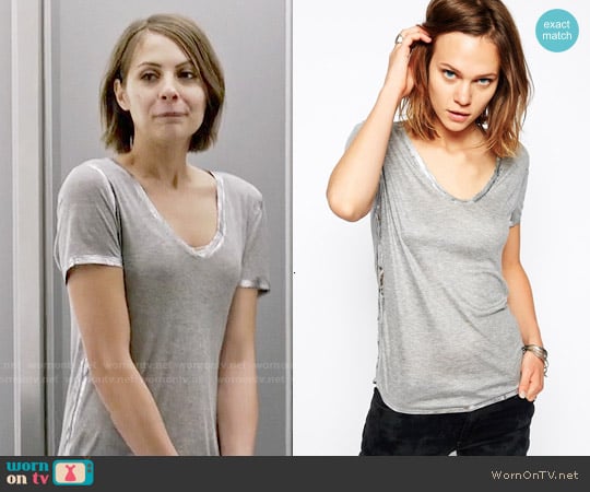 Zadig & Voltaire T-Shirt with Metallic Foil Detailing worn by Thea Queen (Willa Holland) on Arrow