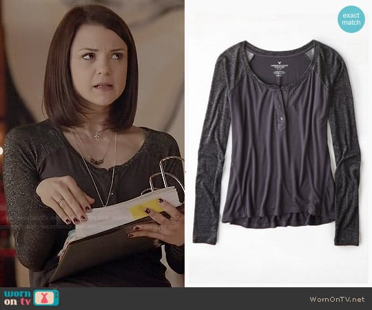 American Eagle Soft & Sexy Henley T-shirt worn by Carter Stevens (Kathryn Prescott) on Finding Carter