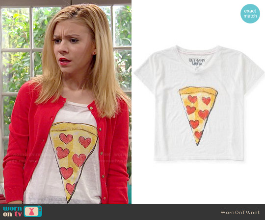 Aeropostale Bethany Mota Pizza Tee worn by Avery Jennings (G. Hannelius) on Dog with a Blog