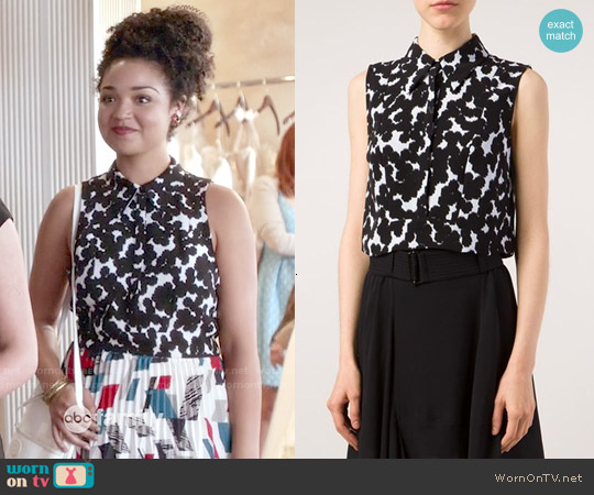 ALC Abstract Print Cropped Top worn by Beth (Aisha Dee) on Chasing Life