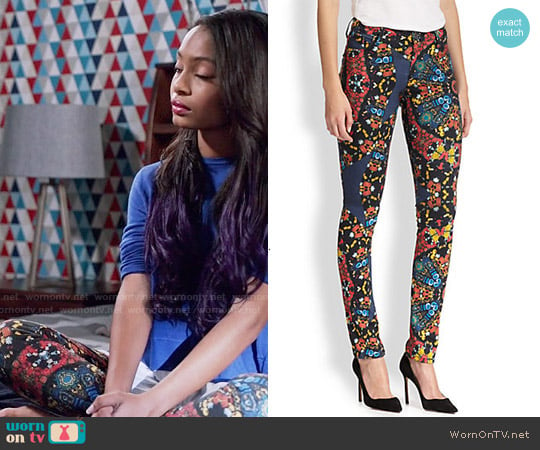 Alice & Olivia Jewel Print Skinny Jeans worn by Zoey Johnson (Yara Shahidi) on Black-ish