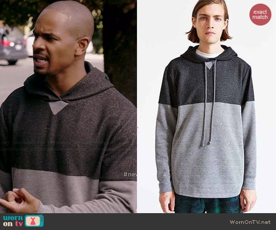 Alternative Shirttail Pullover Hooded Sweatshirt in Grey worn by Damon Wayans Jr on New Girl