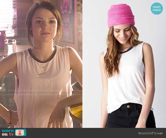 American Eagle Drapey Muscle Tank worn by Carter Stevens (Kathryn Prescott) on Finding Carter