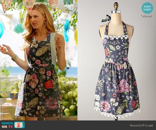 Anthropologie Butterfly Field Apron worn by Paige Collins (Brooke D'Orsay) on Royal Pains