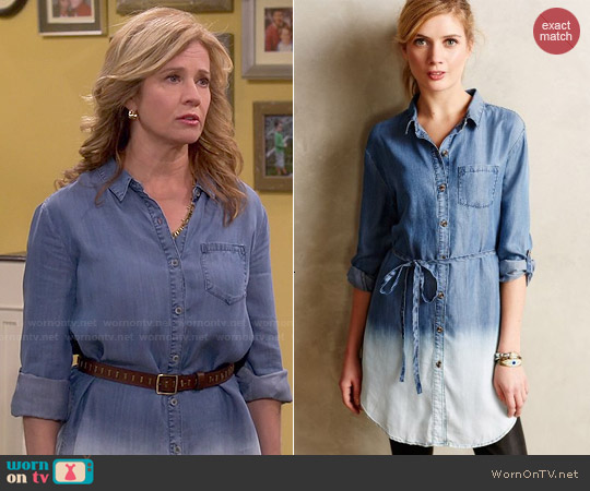 Anthropologie Dip-Dyed Chambray Tunic worn by Vanessa Baxter (Nancy Travis) on Last Man Standing