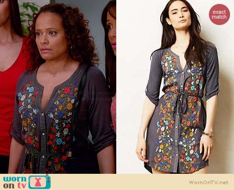 Anthropologie Gathered Vines Tunic worn by Judy Reyes on Devious Maids