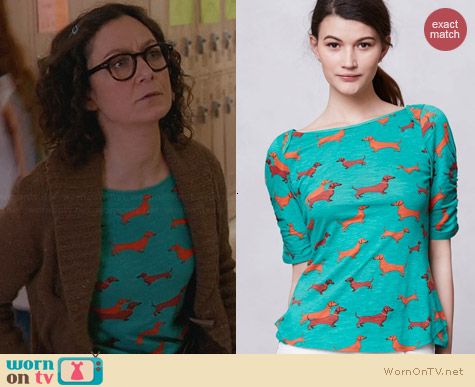 Anthropologie Here There Tee in Dog Print worn by Sara Gilbert on Bad Teacher