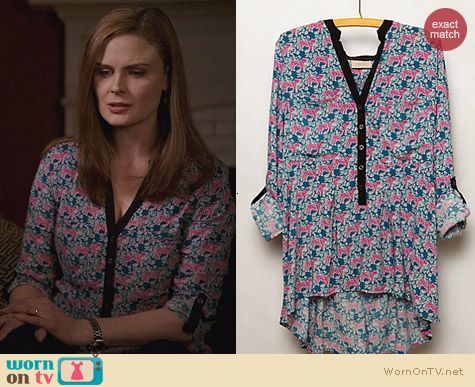 Anthropologie Honore Blouse in Green Motif worn by Emily Deschanel