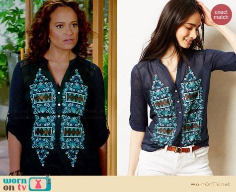 Anthropologie Larimar Henley worn by Judy Reyes on Devious Maids