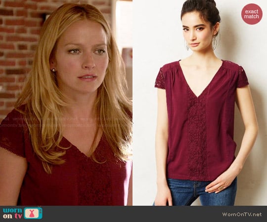 Anthropologie Micaela Tee worn by Caryn Goldfarb (Becki Newton) on Weird Loners