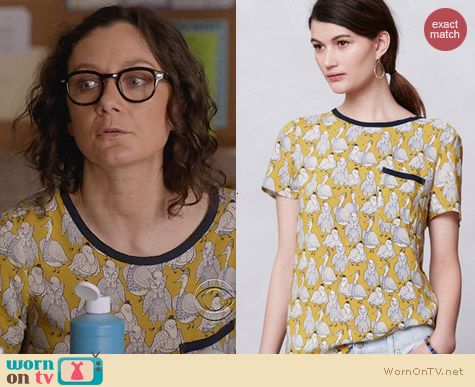 Anthropologie Printmaker Blouse in yellow birds print worn by Sara Gilbert on Bad Teacher