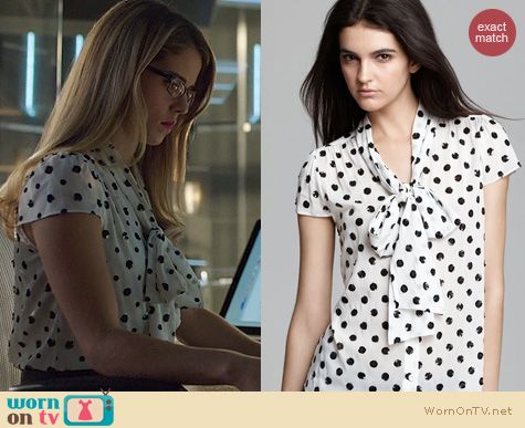 Arrow Fashion: Alice + Olivia Miranda Sequin Bow Blouse worn by Felicity Smoak