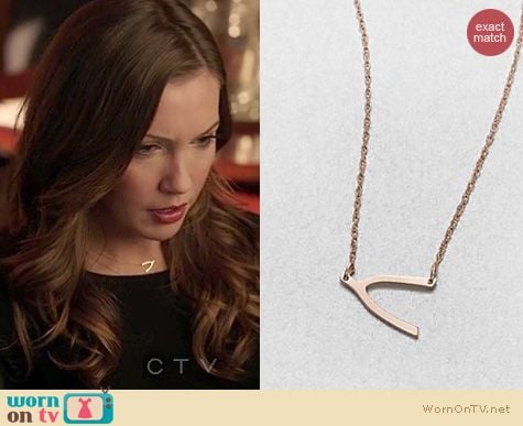 Arrow Fashion: Jennifer Zeuner wishbone pendant necklace worn by Katie Cassidy