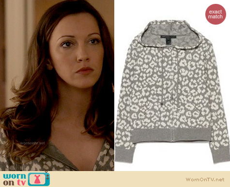 Arrow Fashion: Marc by Marc Jacobs grey lita cheetah hoodie worn by Katie Cassidy