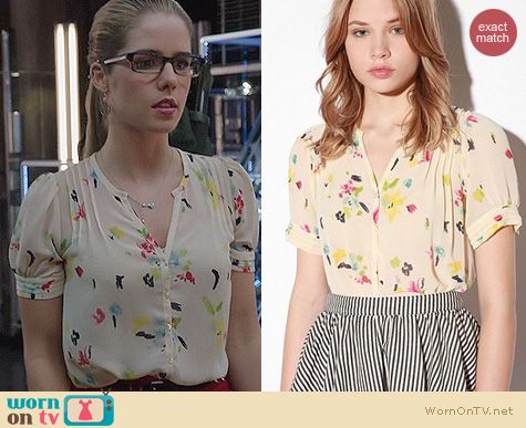 Fashion of Arrow: Urban Outfitters Pins & Needles Watercolor Chiffon Blouse worn by Felicity Smoak