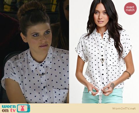 Awkawrd Fashion: Kirra Short Sleeve Tie Front Shirt worn by Molly Tarlov