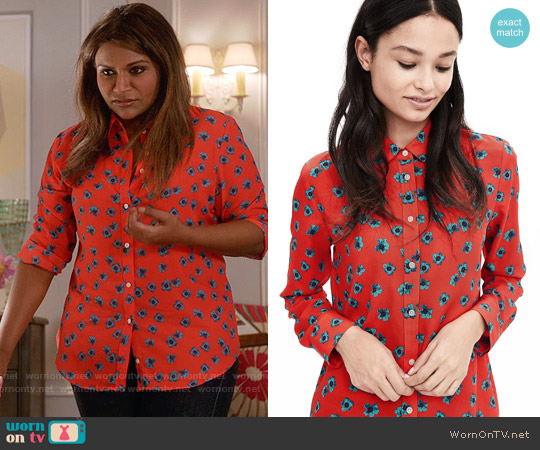 Banana Republic Dillon Shirt in Floral Red worn by Mindy Lahiri (Mindy Kaling) on The Mindy Project