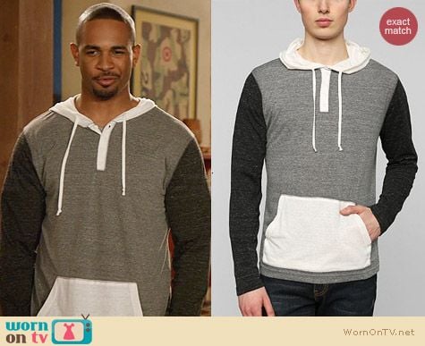 BDG Colorblock Pullover Henley worn by Damon Wayans Jr on New Girl