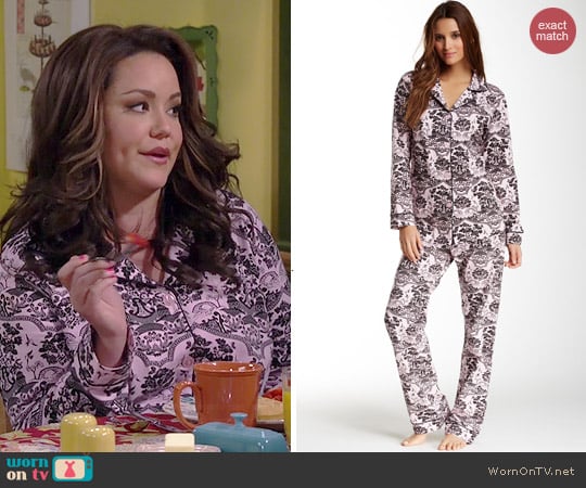 BedHead Shinto Garden Pink Pajamas worn by Katy Mixon on Mike & Molly