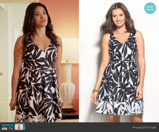 BEYOND by Ashley Graham at Dressbarn Floral Dress worn by Jane Villanueva (Gina Rodriguez) on Jane the Virgin