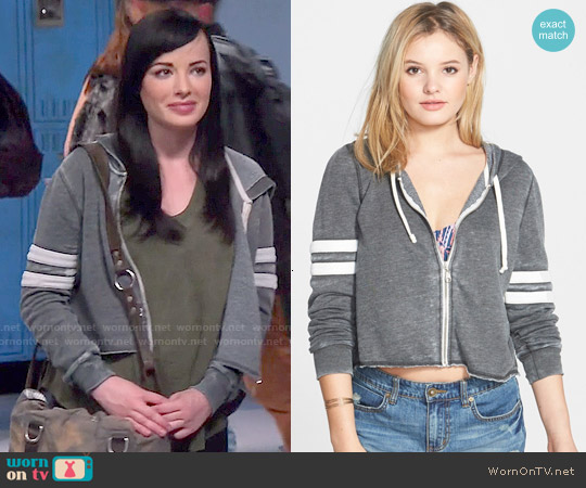 Billabong Let It Slide French Terry Crop Hoodie worn by Jenna Hamilton (Ashley Rickards) on Awkward