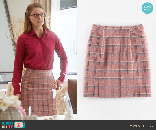 Boden British Tweed Mini Skirt in Pink Windowpane worn by Kara Danvers (Melissa Benoist) on Supergirl