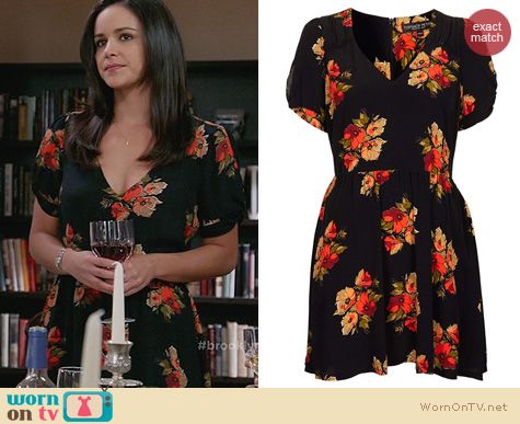 Brooklyn 99 Fashion: Topshop Floral Tea dress worn by Melissa Fumero