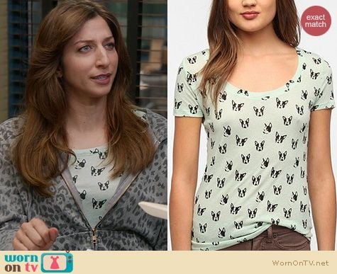 Brooklyn 99 Fashion: UO BDG Printed scoopneck tee in Boston Faces worn by Chelsea Peretti