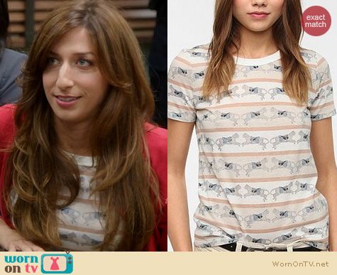 Brooklyn 99 Fashion: Urban Outfitters graphic tiger stripe tee by BDG worn by Chelsea Peretti