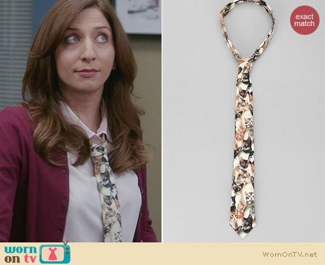 Brooklyn 99 Fashion: Urban Outfitters Kitten Party Neck Tie worn by Chelsea Peretti