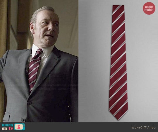 Burberry College Stripe Tie in Burgundy worn by Francis Underwood (Kevin Spacey) on House of Cards