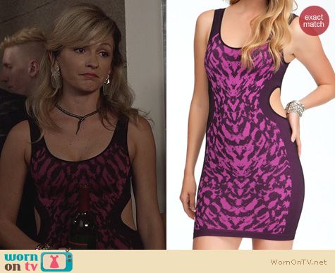 The Carrie Diaries Fashion: Bebe Side Cutout Leopard Dress worn by Lindsey Gort