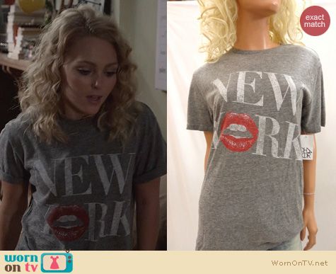 The Carrie Diaries Fashion: Chaser New York Lips Tee worn by Carrie Bradshaw