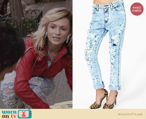 Nasty Gal Breakup Shredded Jeans worn by Lindsey Gort on The Carrie Diaries