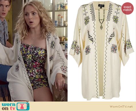 The Carrie Diaries Fashion: Topshop Aztec Embroidered Kimono worn by Carrie Bradshaw