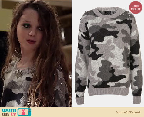 Carrie Diaries Fashion: Topshop studded camo sweater worn by Dorrit Bradshaw