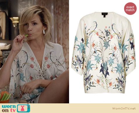 The Carrie Diaries Fashion: Topshop Floral Kimono worn by Lindsey Gort