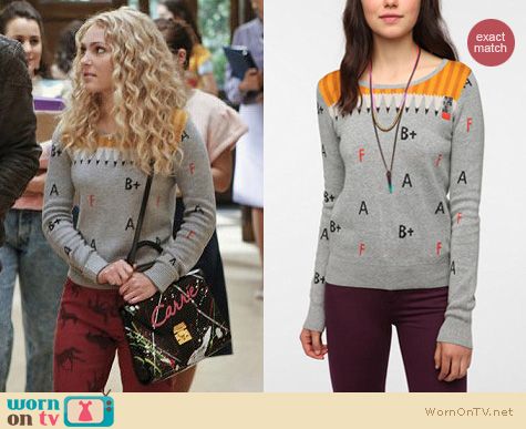 Carrie Diaries Fashion: Grey Urban Outfitters sweater with grades worn by Carrie Bradshaw