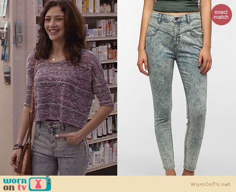 The Carrie Diaries Fashion: Urban Outfitters High Rise Seamed Jeans worn by Maggie Laners