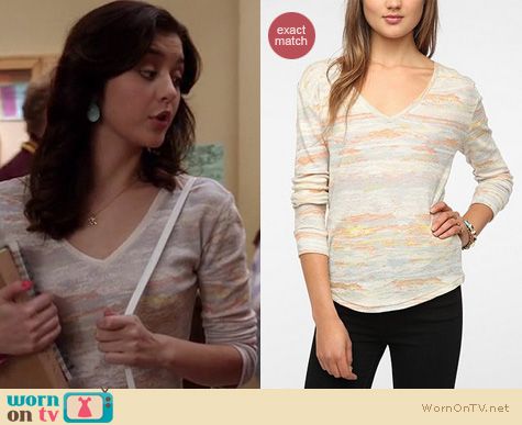 Carrie Diaries Fashion: Urban Outfitters winterlite tee worn by Maggie Landers