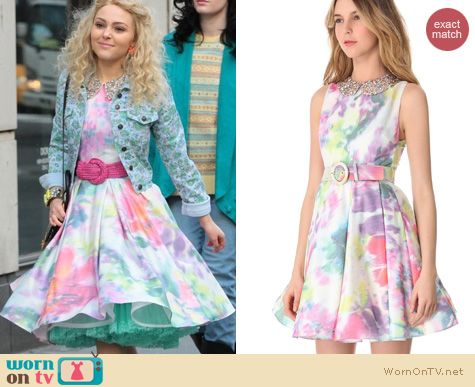 The Carrie Diaries Style: Alice + Olivia Lollie Belted Embellished collar dress worn by AnnaSophia Robb