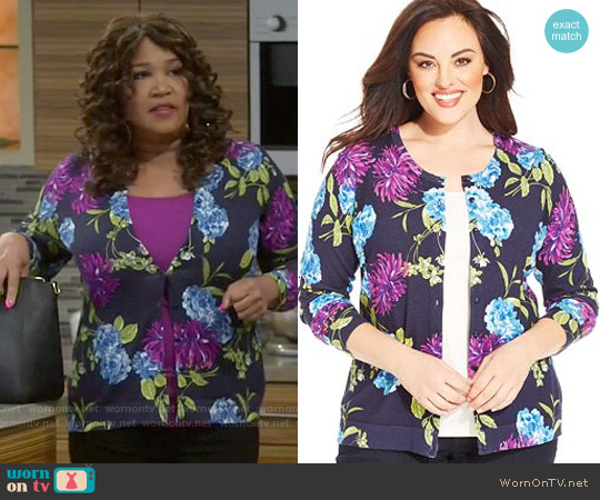 Charter Club Plus Size Long-Sleeve Floral-Print Cardigan worn by Yolanda (Kym Whitley) on Young and Hungry