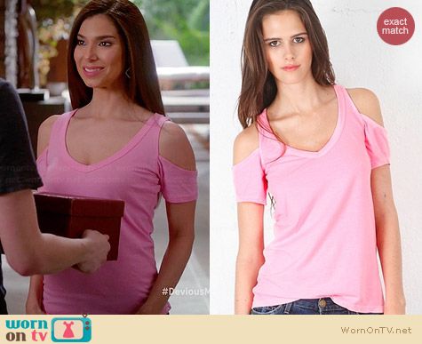 Chaser Cold Shoulder tee worn by Roselyn Sanchez on Devious Maids