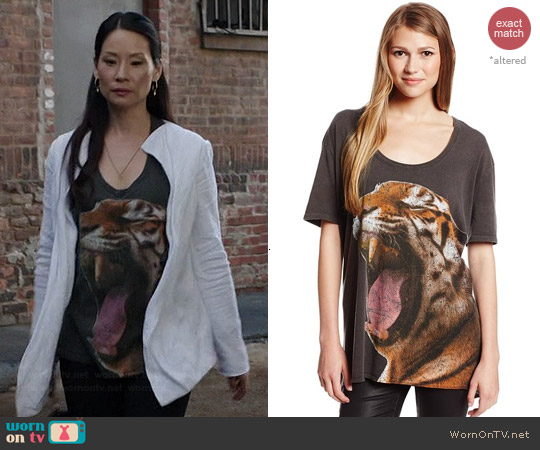 Chaser Jungle Cat Boxy Tee worn by Lucy Liu on Elementary