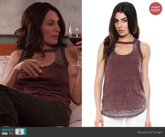 Chaser Front Vent Shirttail Tank worn by Lisa Edelstein on GG2D