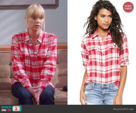 Current Elliott Perfect Shirt in Omaha Plaid worn by Anna Faris on Mom